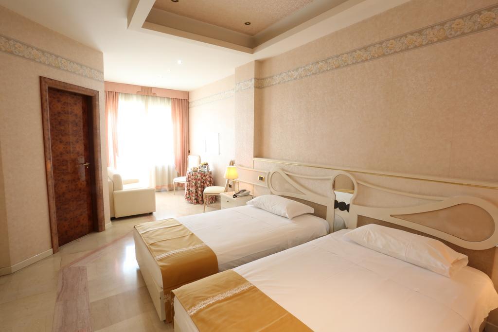 Hotel Europa Foggia Exterior photo